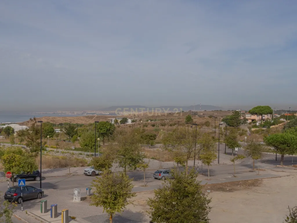 Apartamento como Novo, para arrendamento, na Caparica, Almada - Image 23