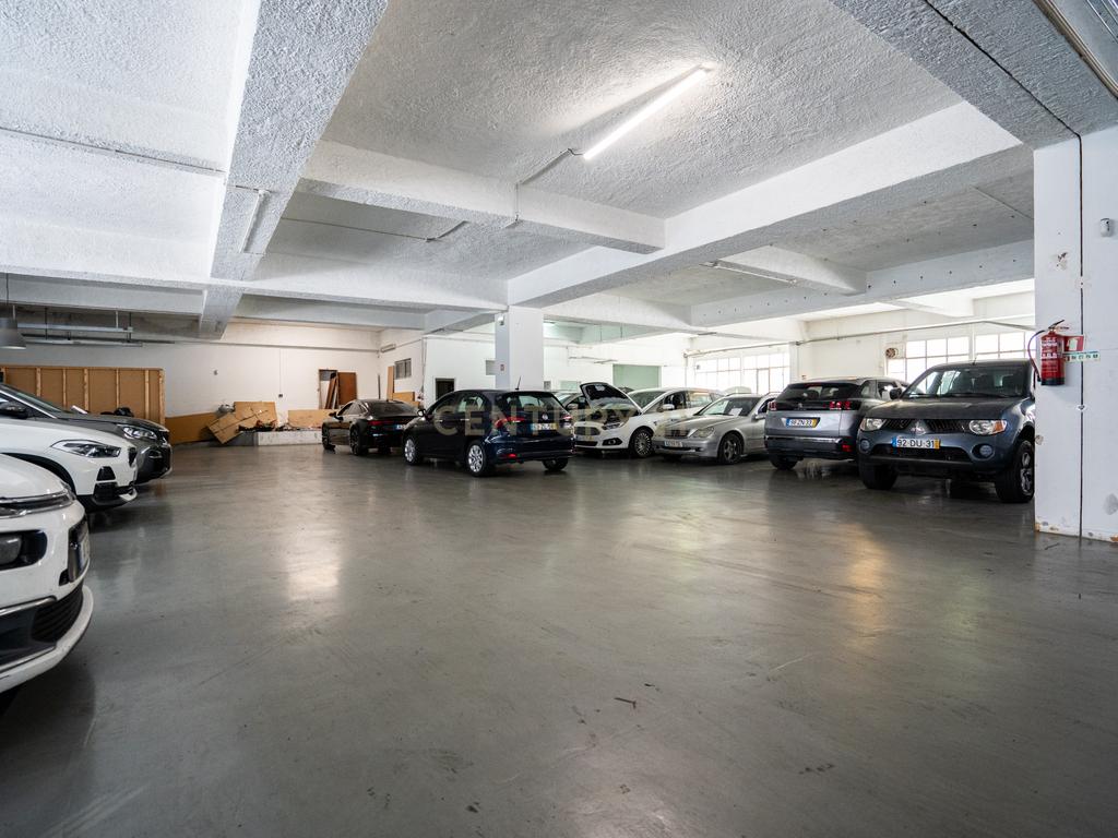 Armazém com 947 m2 a 5 min. do Aeroporto de Lisboa - Image 21