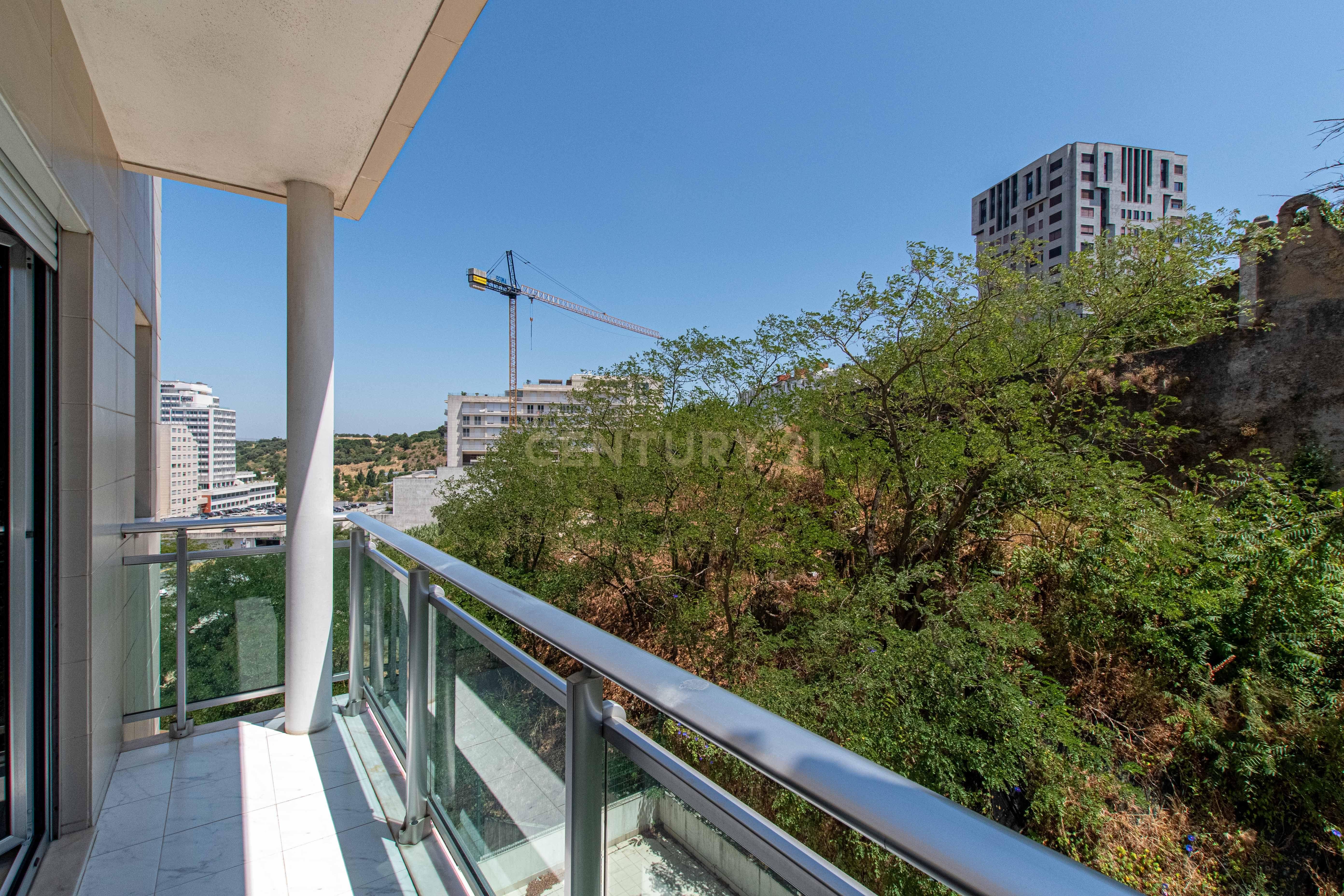 Fotografia 11 de Apartamento T3 no Areeiro – Elegância, Conforto e Localização Privilegiada