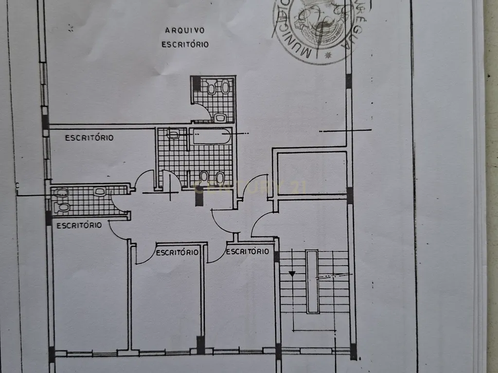 Andar de prédio com 6 divisões, 3 WC, com afetação a serviços / escritórios junto ao rio Douro - Image 11