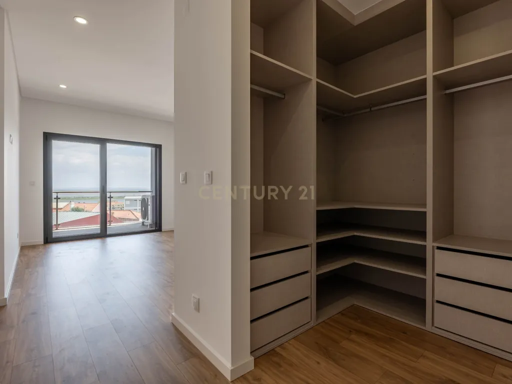T3 com vista rio, box para 4 carros | Póvoa de Santa Iria - Image 23