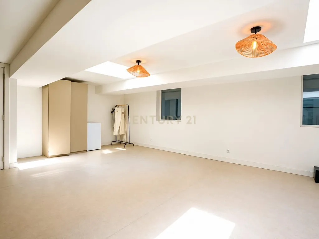 T3 Renovado com Jardim Privativo, Terraço e 2 Garagens | Saldanha - Image 19
