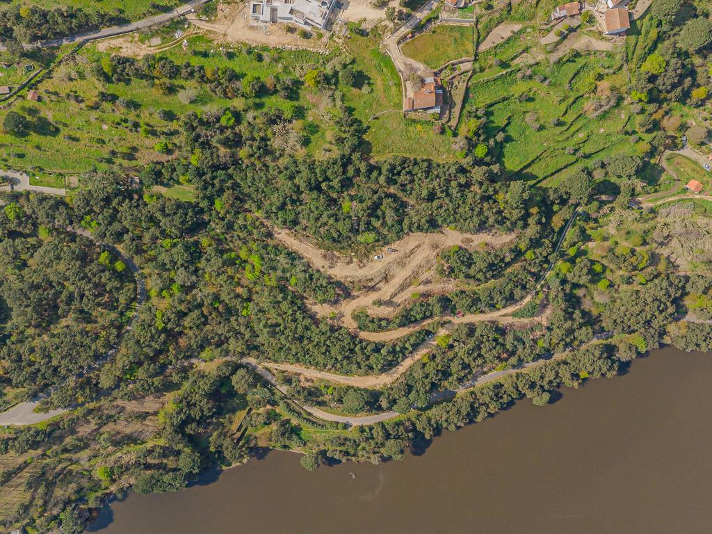 Terreno com magnifica Vista para o Rio Douro em Paços de Gaiolo - Image 3