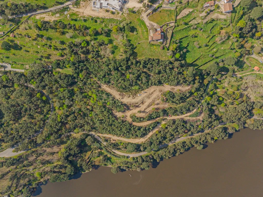 Terreno com magnifica Vista para o Rio Douro em Paços de Gaiolo - Image 3