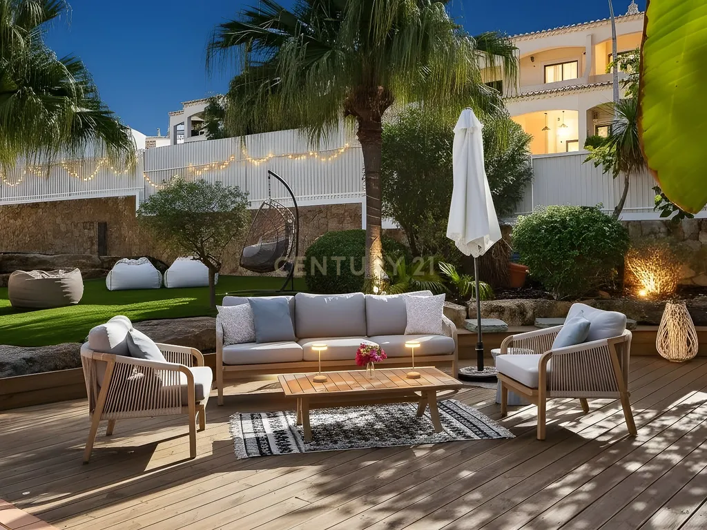 Moradia T4 em Ferragudo, próxima a praias, com Piscina aquecida, Bar e Lounge Exterior - Image 46