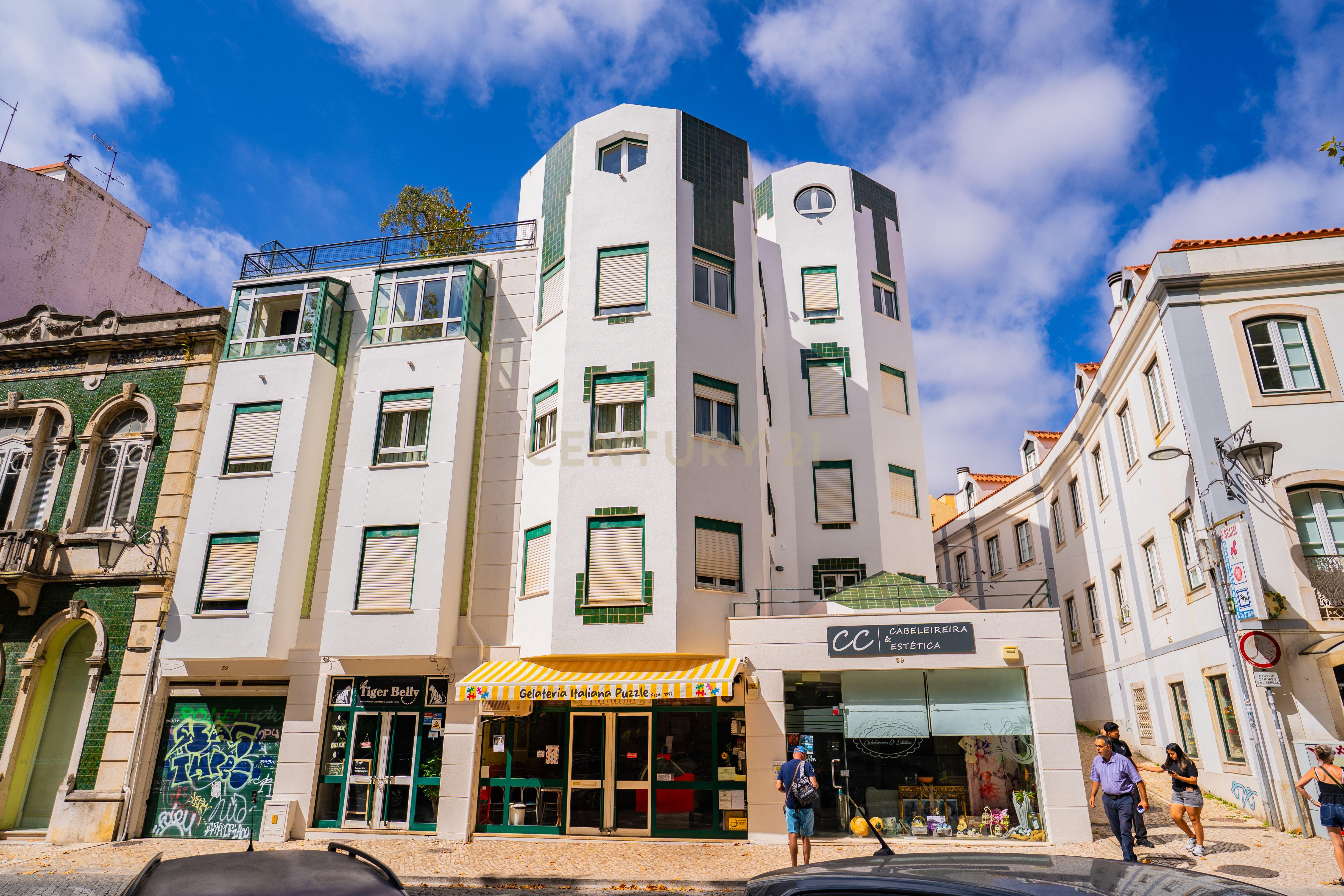 Apartamento T3 com parqueamento frente ao Parque D. Carlos I