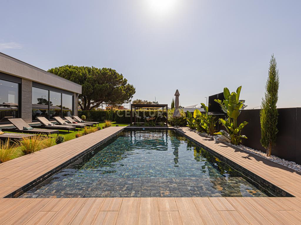 Moradia T4 de luxo, lote de gaveto 805m2, com cave e piscina. - Image 1