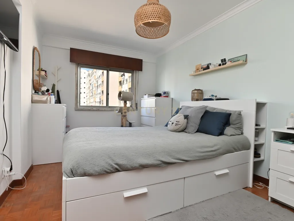 Apartamento T2 em Massamá com Varanda e arrecadação - Image 12