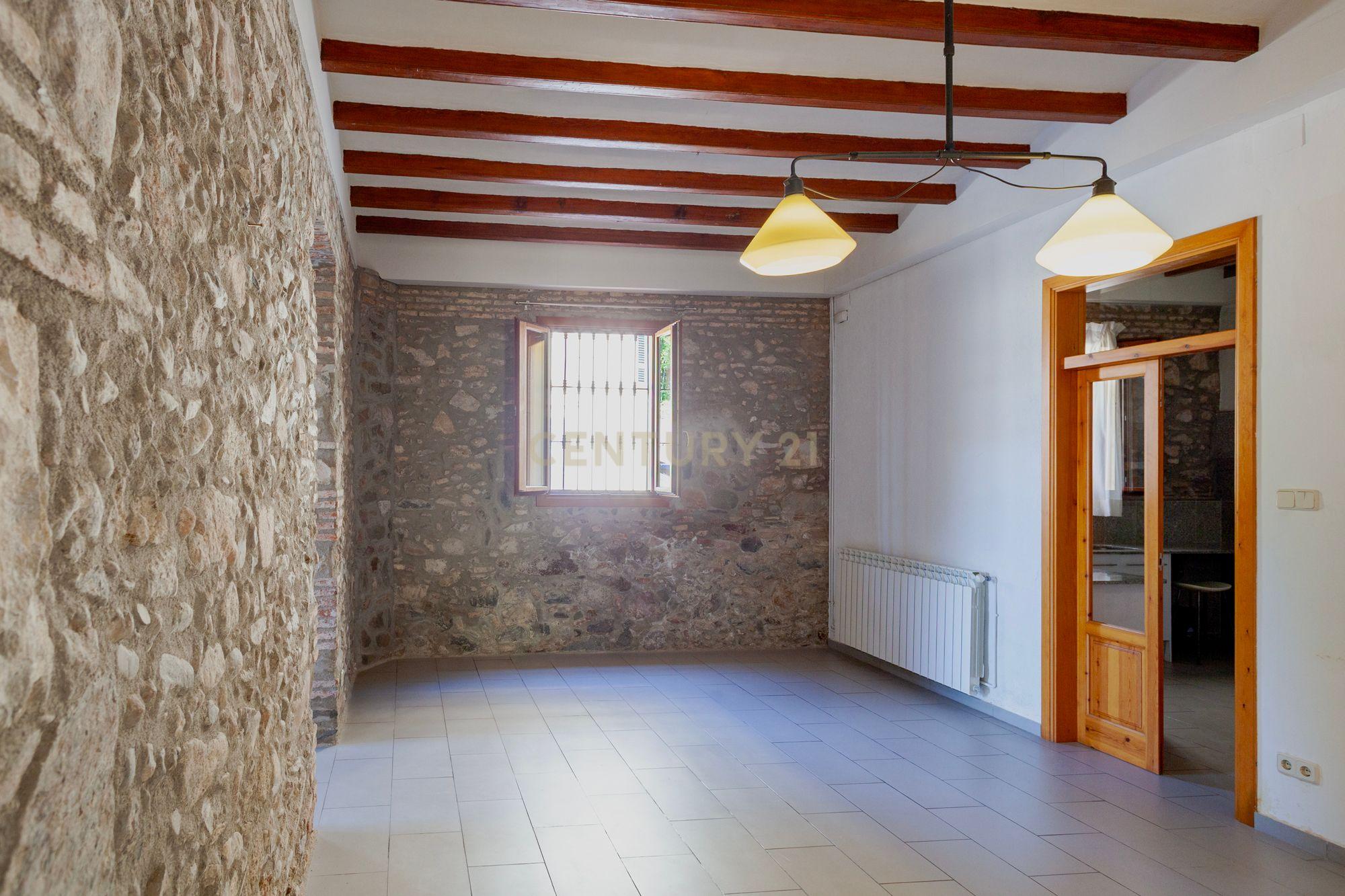 Encanto modernista no rés do chão com jardim – La Garriga - Image 12