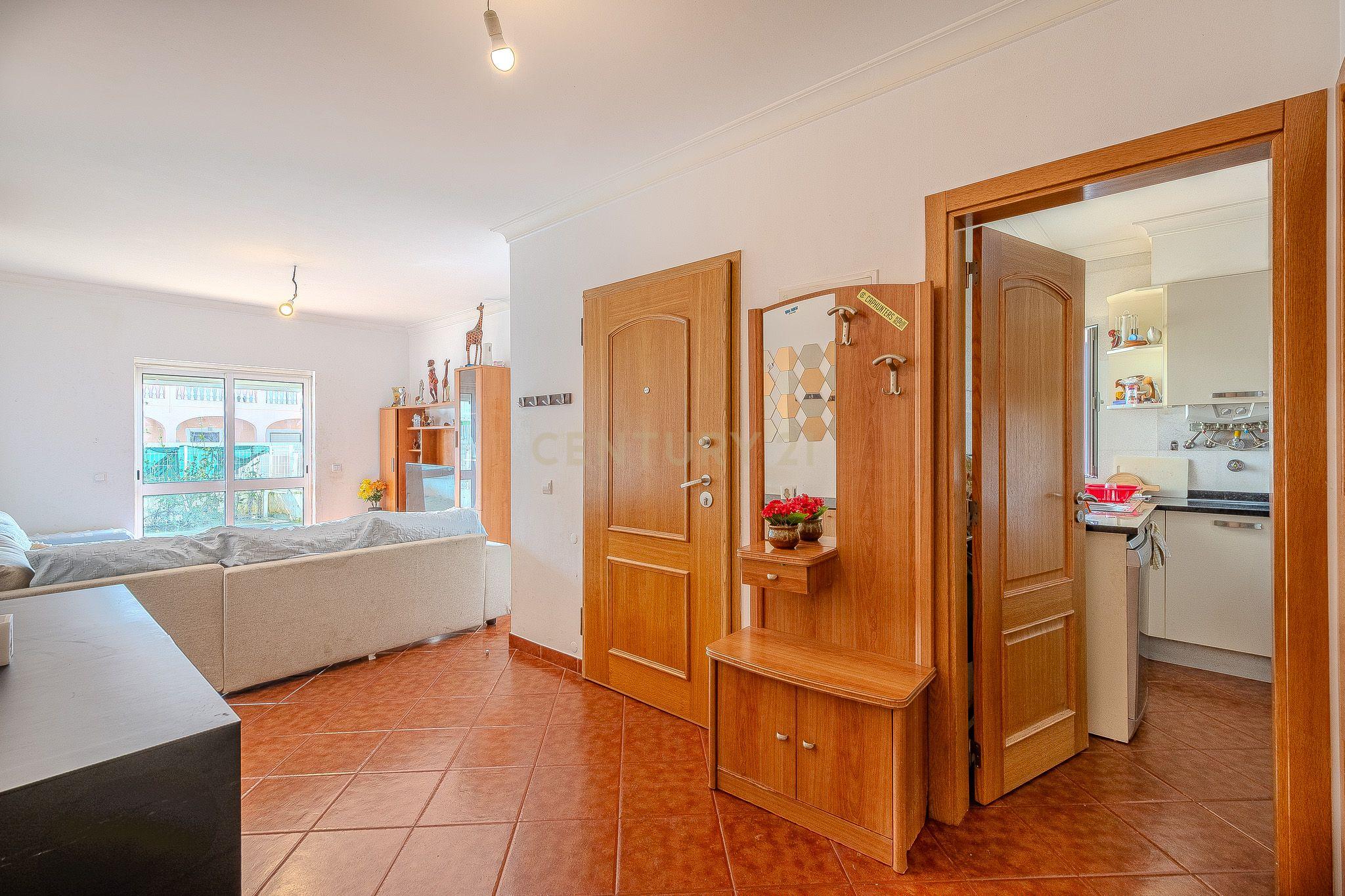 Moradia T2 com Garagem e Logradouro - Ferreiras, Albufeira - Image 8