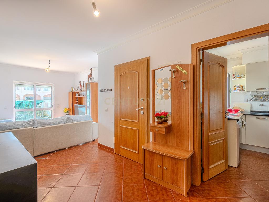Moradia T2 com Garagem e Logradouro - Ferreiras, Albufeira - Image 11