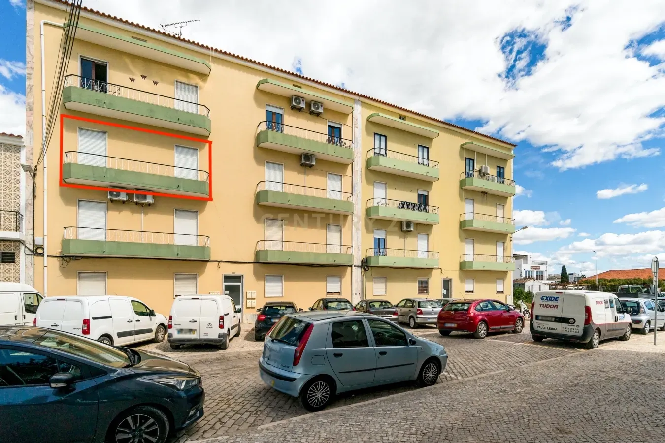 T2 com Licença AL e Vista Rio no Centro de Tavira - Image 1