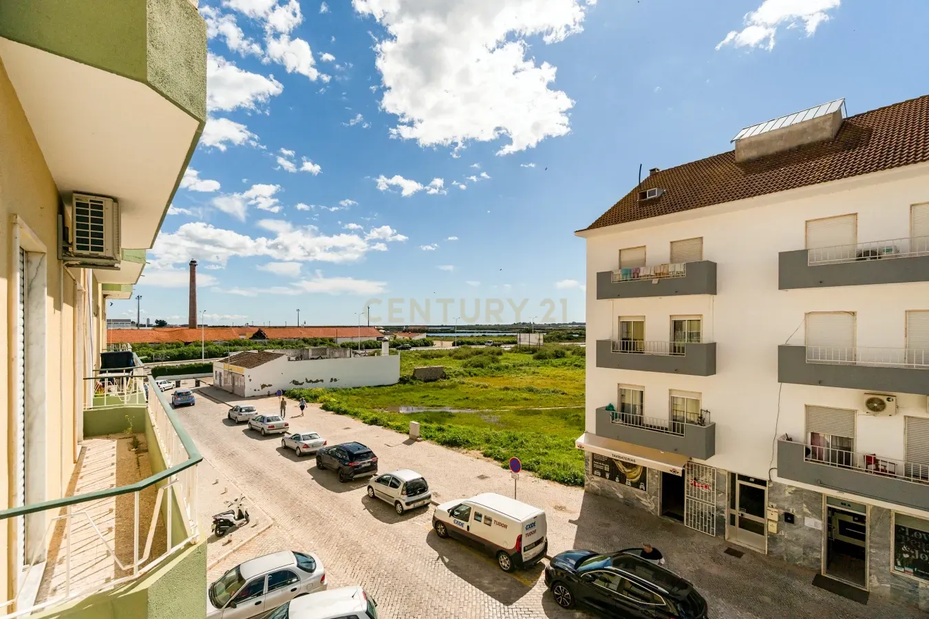 T2 com Licença AL e Vista Rio no Centro de Tavira - Image 17