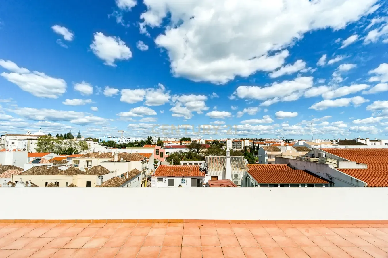 T2 com Licença AL e Vista Rio no Centro de Tavira - Image 22