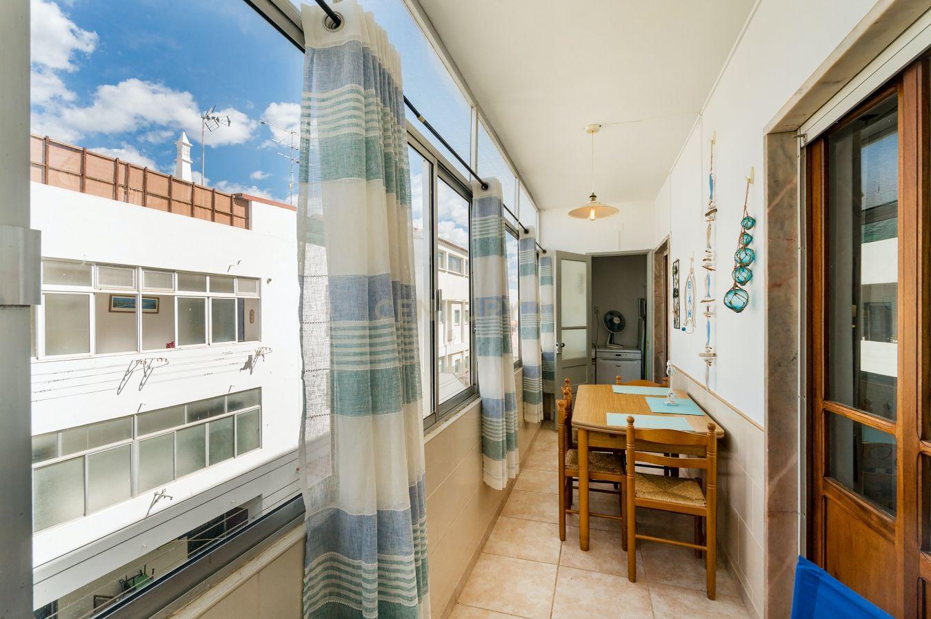 T2 com Licença AL e Vista Rio no Centro de Tavira - Image 7