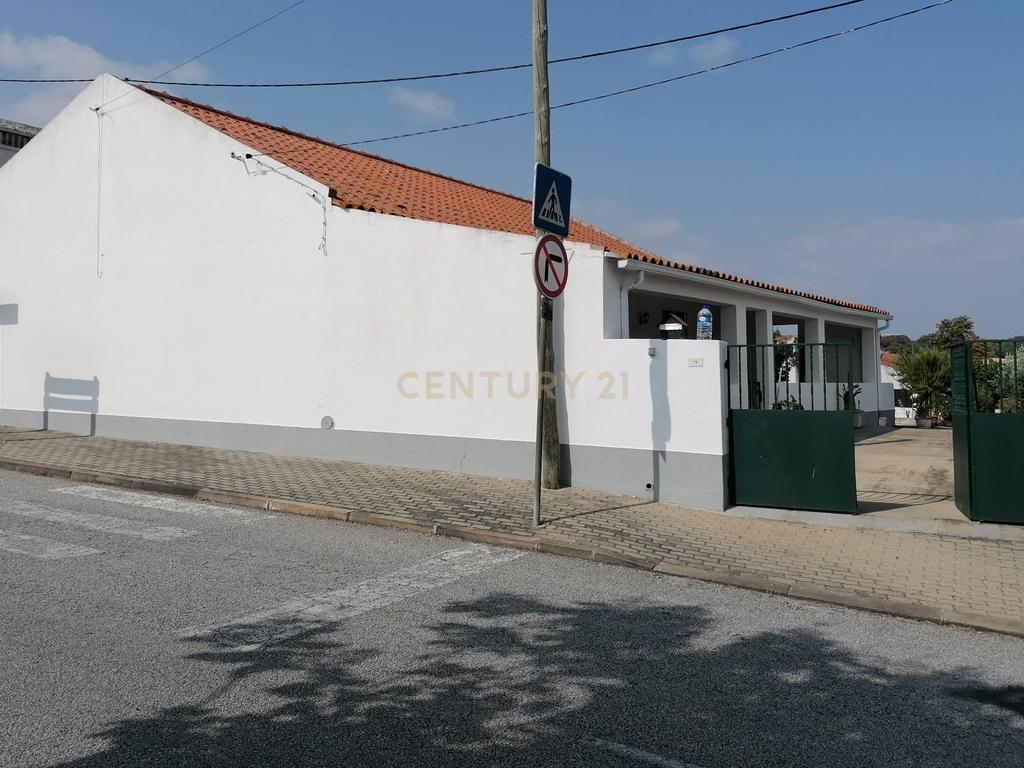 Moradia Térrea T3 com quintal e sótão, Guadalupe, Évora - Image 1
