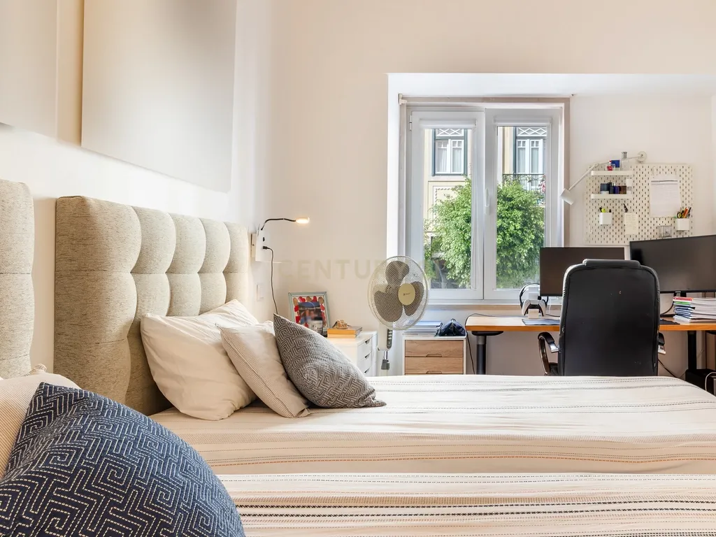 Extraordinário apartamento T3+1 com pátio exterior privado, junto ao Campo Pequeno, Lisboa. Em Venda! - Image 12