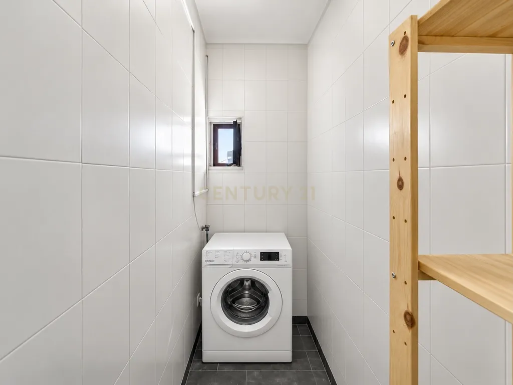 MORADIA T5 COM GARAGEM E PISCINA, 327 M² DE TERRENO PARA USUFRUIR - Image 21