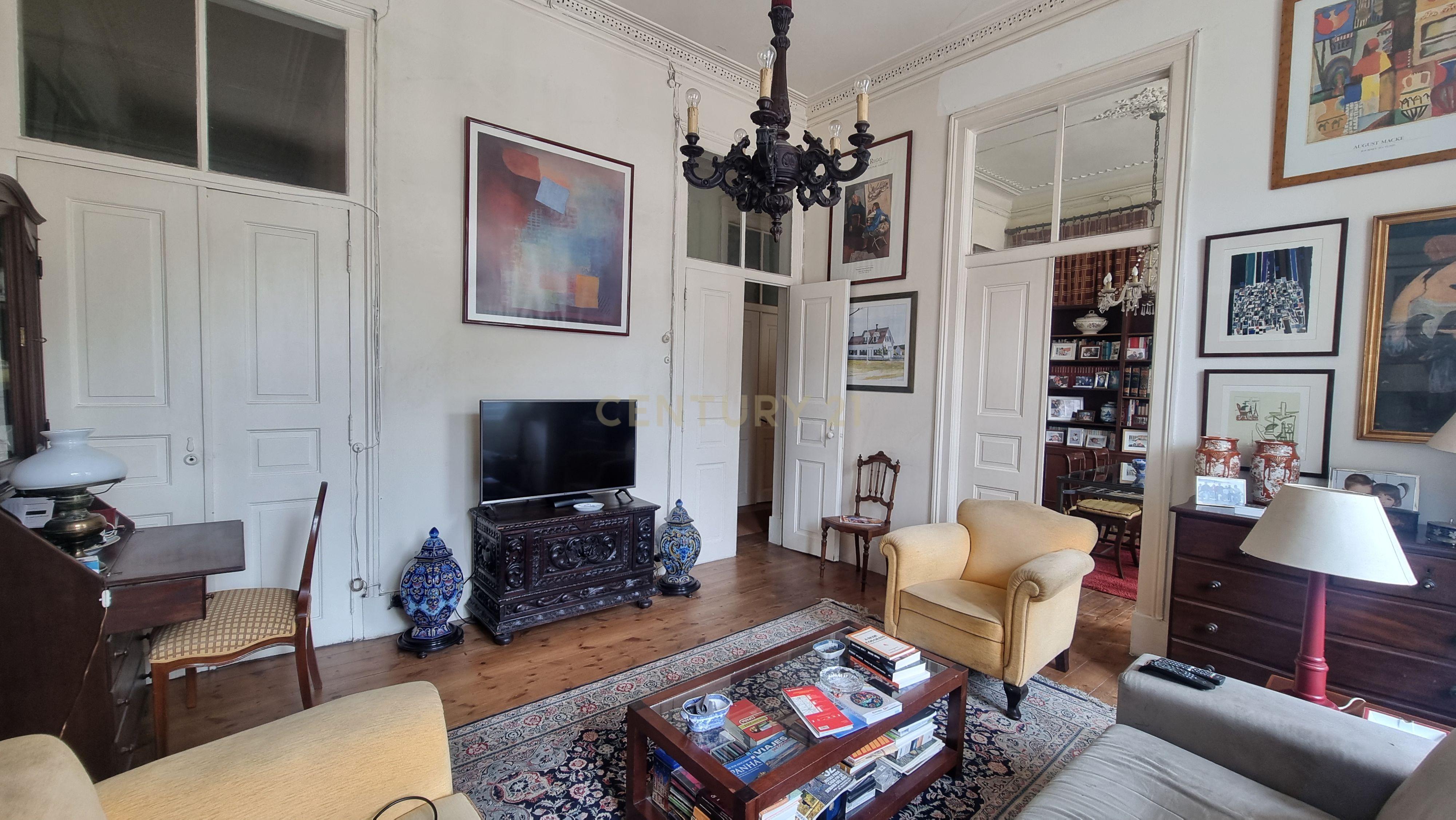 Apartamento Pombalino de Charme com 8 Assoalhadas – Av. Almirante Reis, Lisboa - Image 26