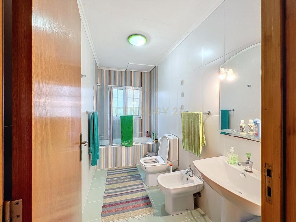 Casa T4 com Vista Mar em Povoação, Ilha de São Miguel - Image 27