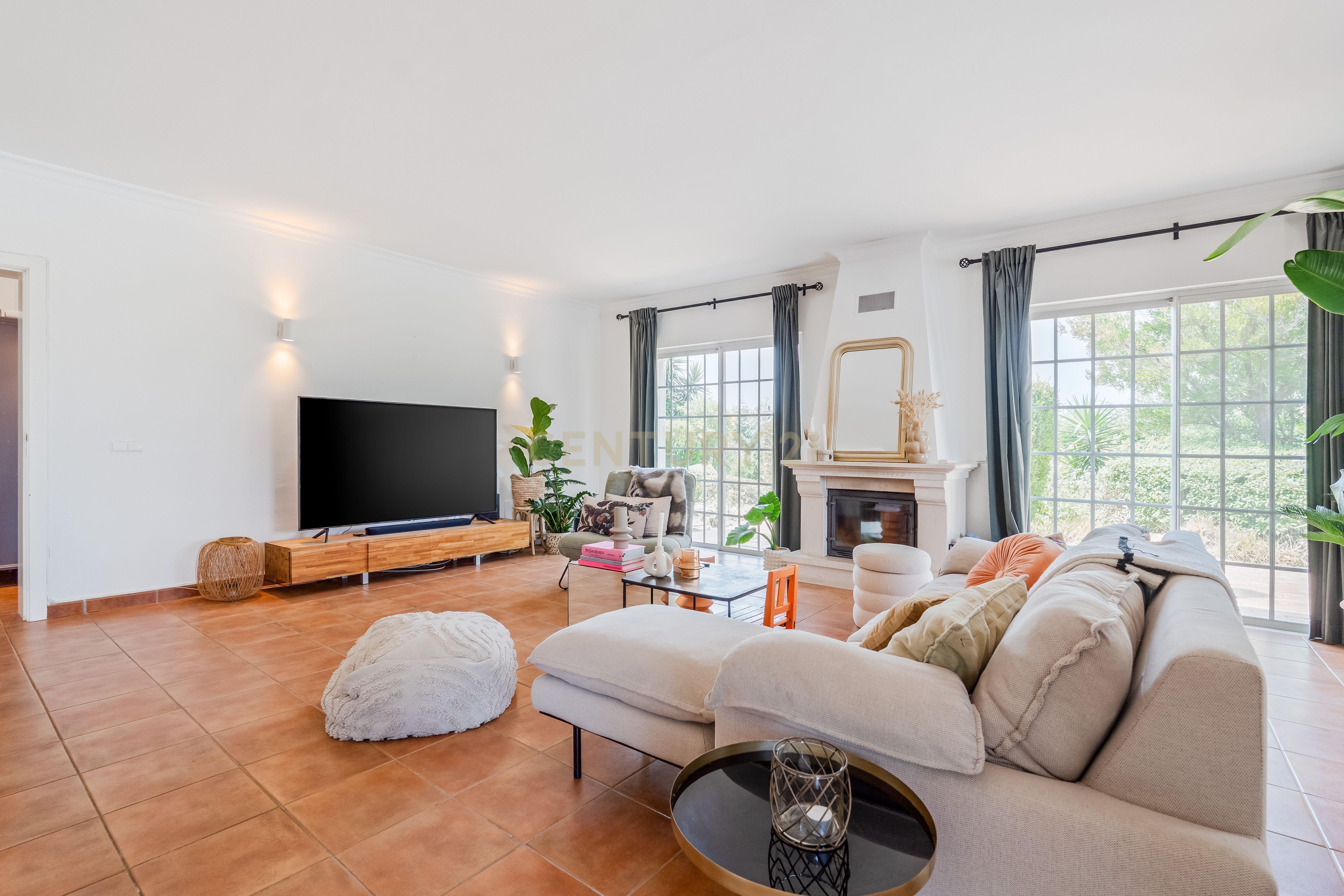 Casa de Luxo em Albufeira com Vista Panorâmica e Piscina - Image 1
