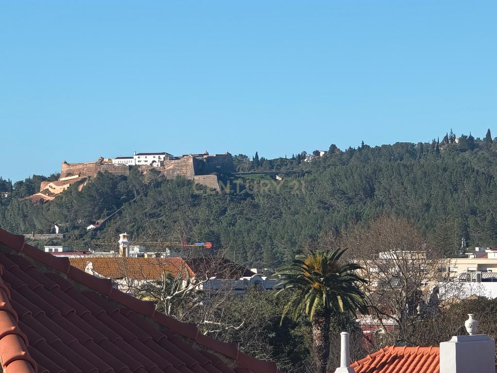 Moderno T2 em Setúbal ao pé da Avenida Luisa Todi - Image 1