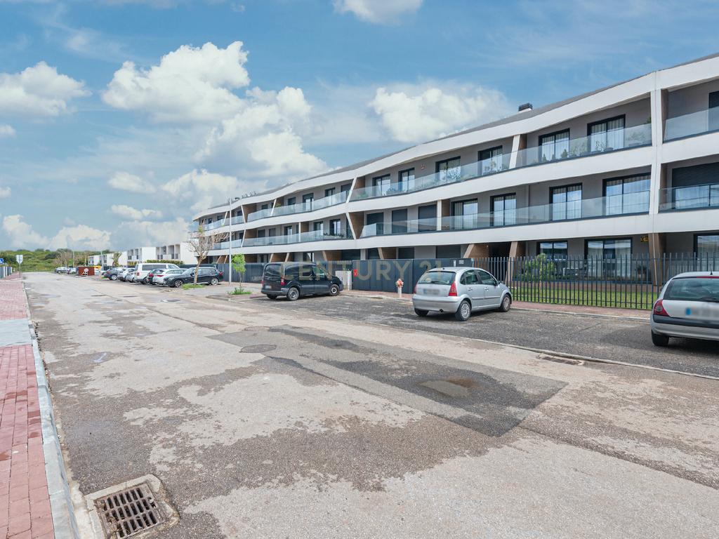 APARTAMENTO T2 NO EMPREENDIMENTO SKY CITY, COM TERRAÇO, VARANDA, PARQUEAMENTOS E ARRECADAÇÃO, EM CONDOMÍNIO COM JARDIM E PISCINA - Image 29