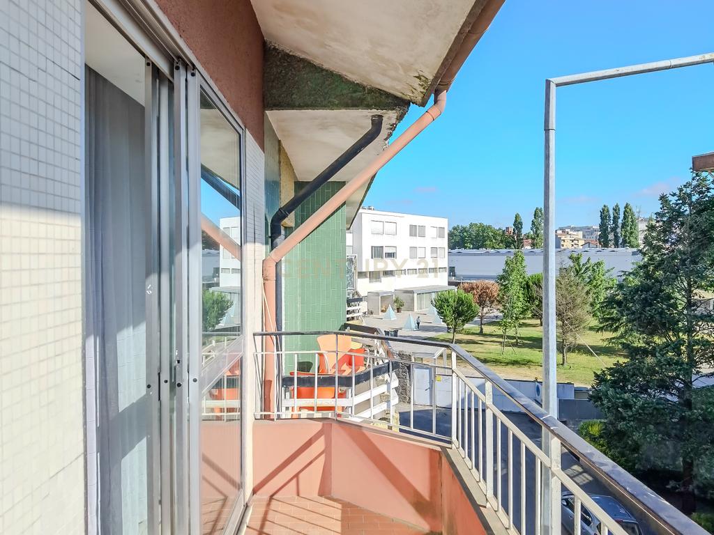 Apartamento T2, de 2 frentes, localizado em Rio Tinto, com Sótão e Garagem Box - Image 19