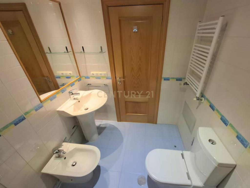 Imóvel T3 espaçoso nas Picoas, com 3 WC, 2 estacionamentos - Image 26