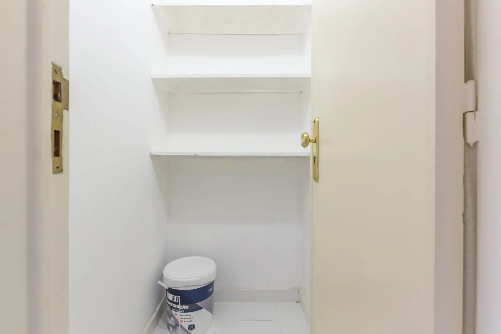 Apartamento T2 em Setúbal - Vista Cidade e Proximidade de Serviços - Image 4