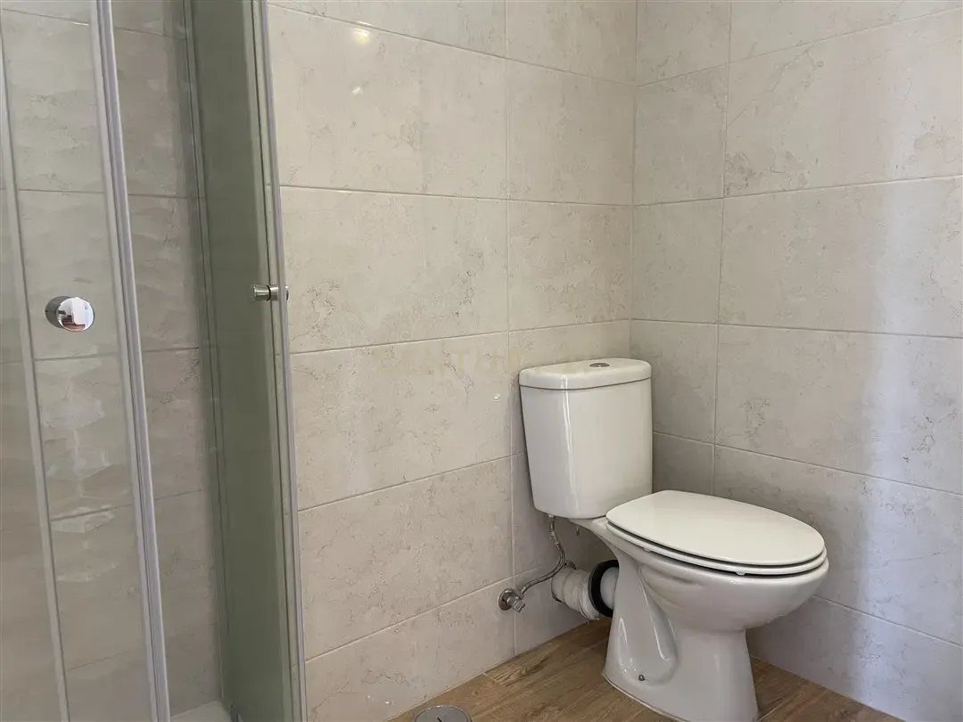 Apartamento T3 Duplex em Telheiras – 104 m², Estacionamento e Arrecadação - Image 22