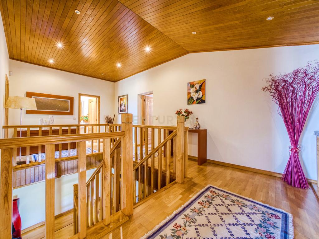 Moradia localizada na capital de distrito, no coração do Nordeste Transmontano. - Image 21