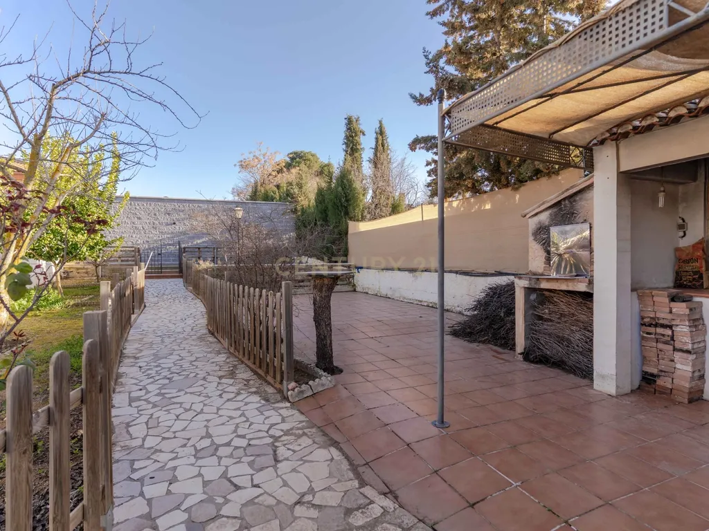 Moradia isolada em Otura com um terreno de 1.250 m², piscina, jardim e espaços para viver em paz - Image 68