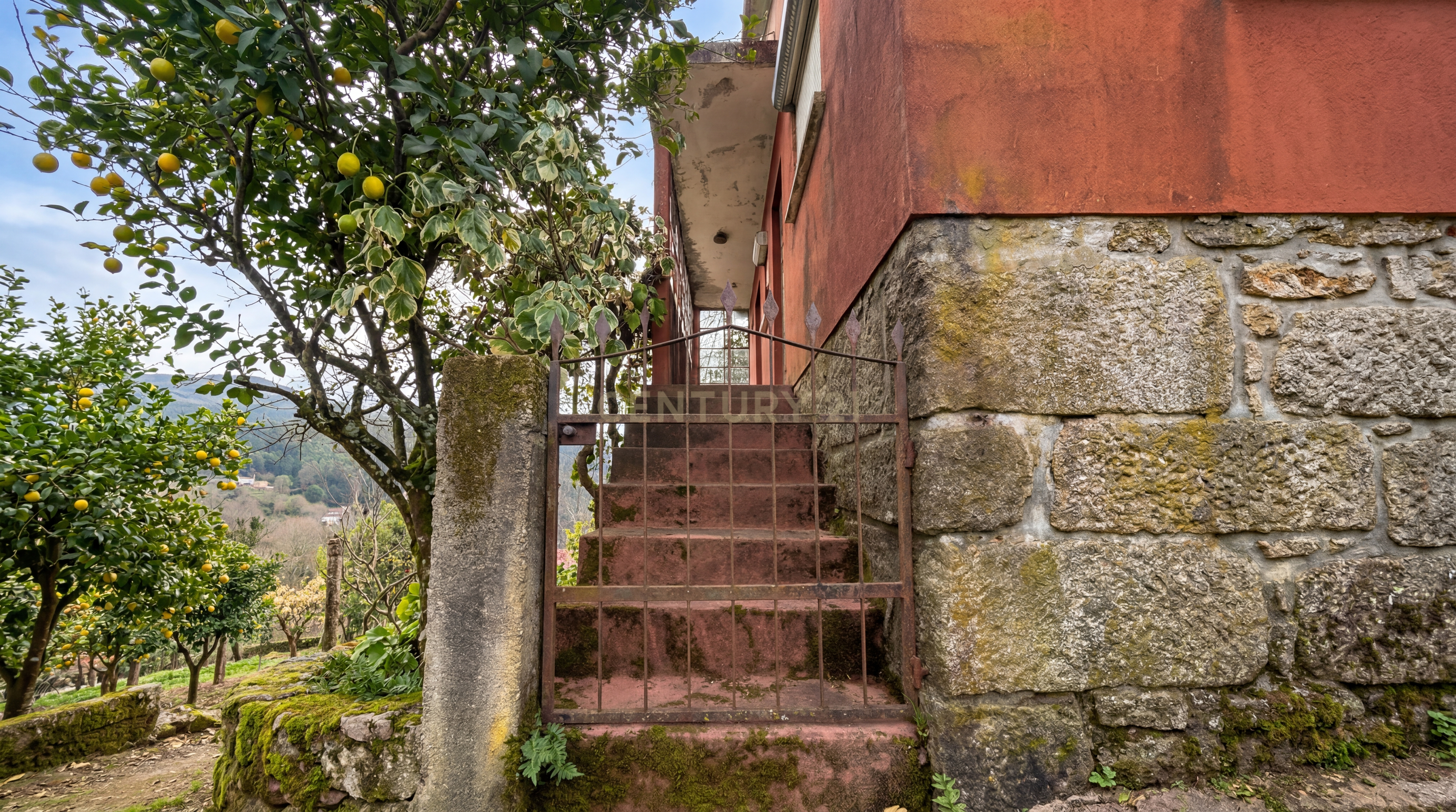 Fotografia 5 de Moradia T3 para Reabilitar – Oportunidade de Turismo Rural em Arouca