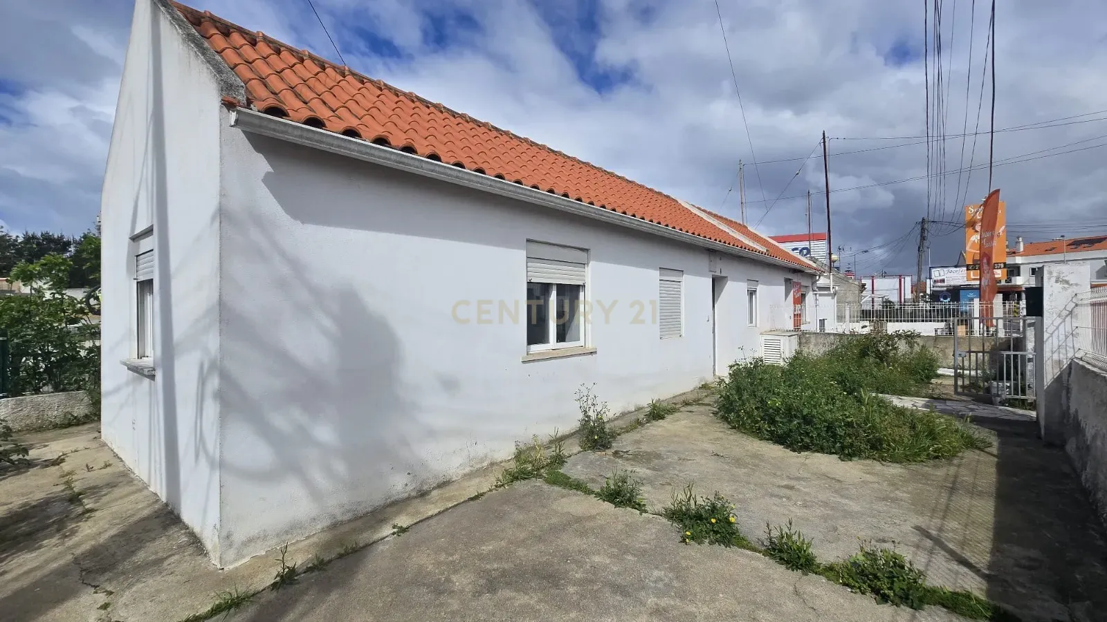 Moradia Térrea em ponta de banda sem licença no centro da Charneca Caparica - Image 6
