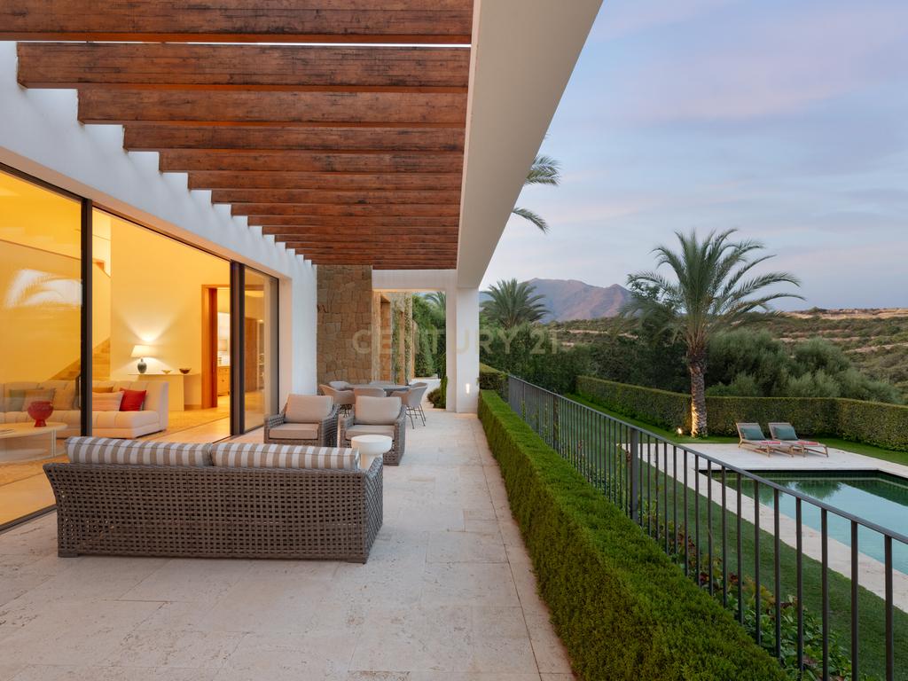 Villa Green 10: Elegância Contemporânea e Luxo à Beira do Golfe na Finca Cortesin - Image 4