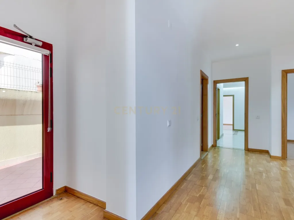 Apartamento T4 com Terraço Privativo e Churrasqueira no Condomínio Lezíria Parque | Vila Franca de Xira - Image 26