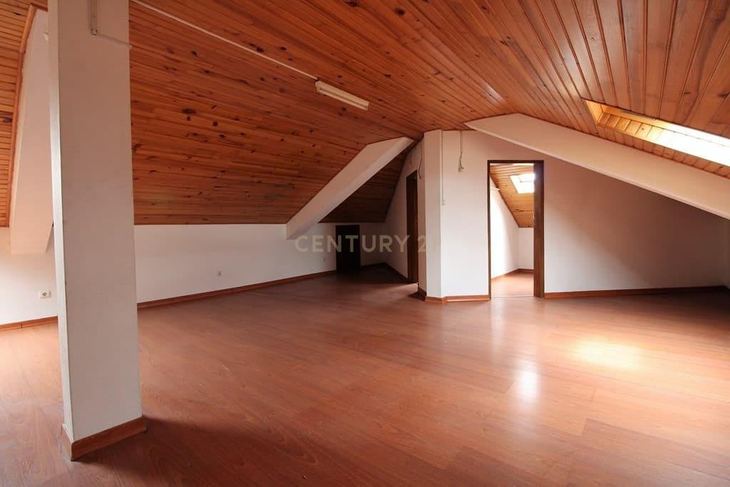 Excelente Apartamento de 4 Assoalhadas com Terraço e Sótão Independente na Quinta do Conde. - Image 27