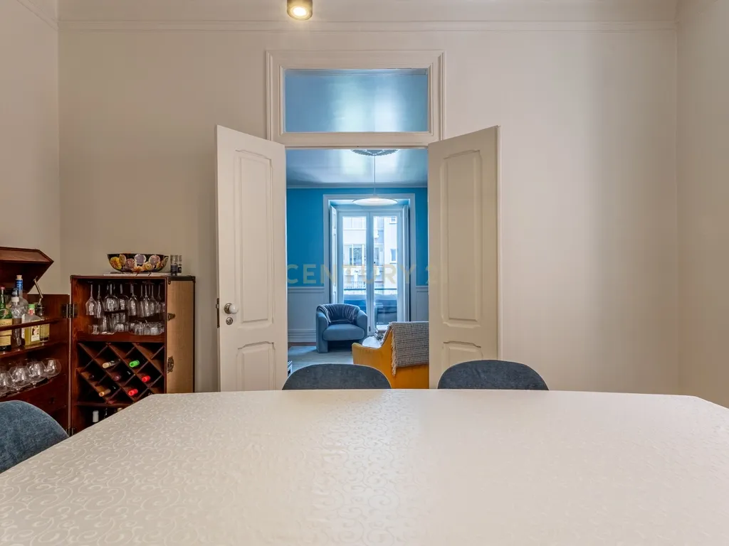 Apartamento T4 Renovado em Santo António, Lisboa — Onde a elegância se sente em cada detalhe - Image 13