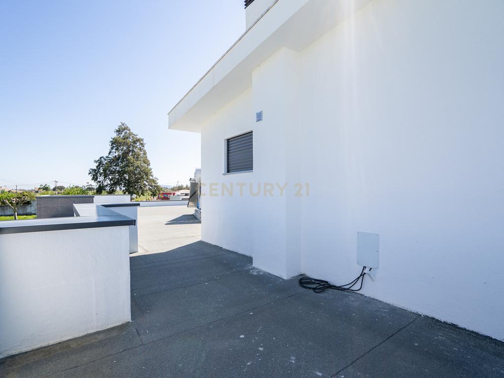 Moradia Térrea com piscina e quatro suites - Image 56