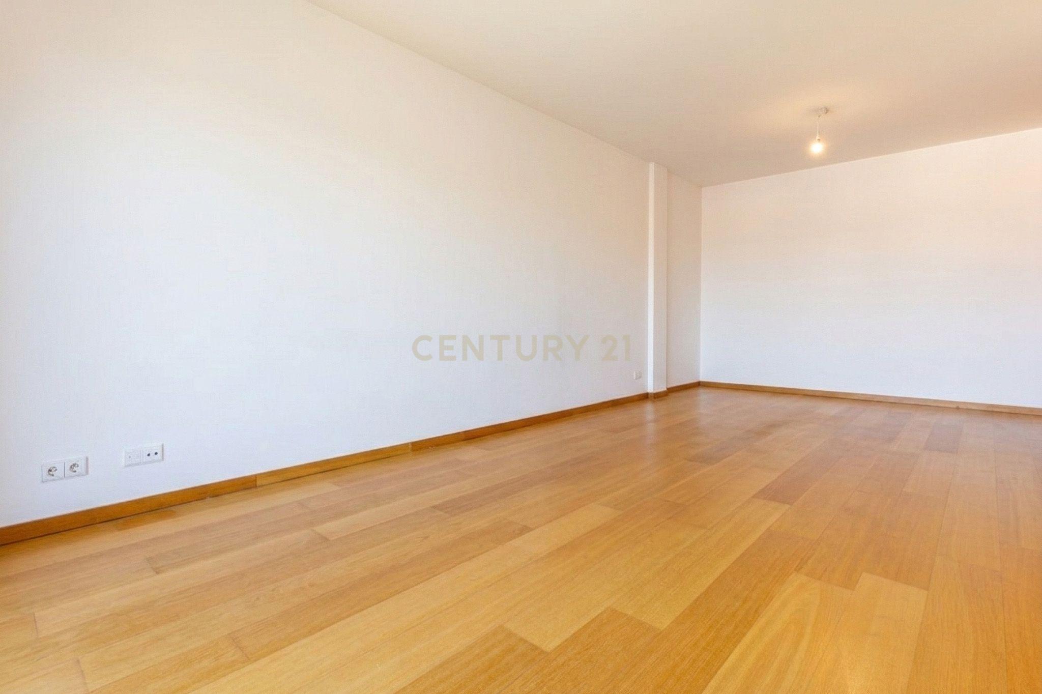 Fotografia 4 de Barreiro / Lavradio - Apartamento de 4 assoalhadas com varandas e lugar de parqueamento e elevador