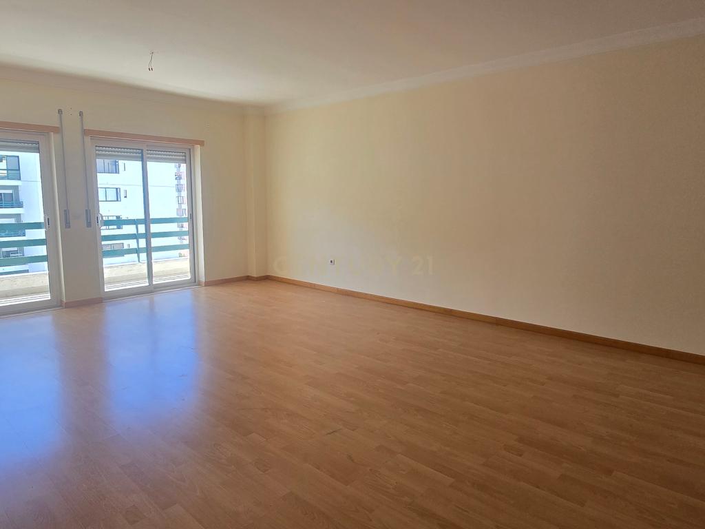 Apartamento T3 com suite e estacionamento | Fidalguinhos, Barreiro - Image 8