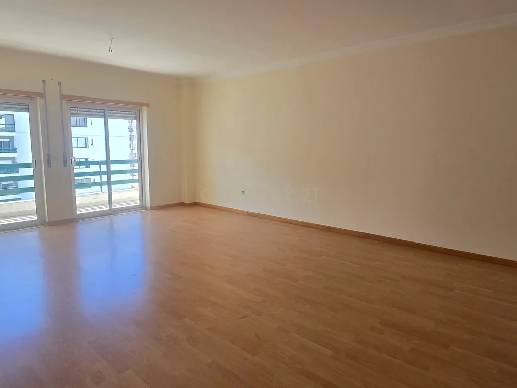 Apartamento T3 com suite e estacionamento | Fidalguinhos, Barreiro - Image 8