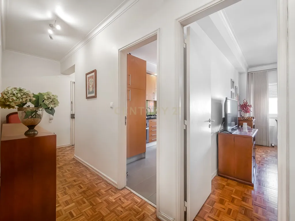 Apartamento T3 renovado no Prior Velho - Image 7