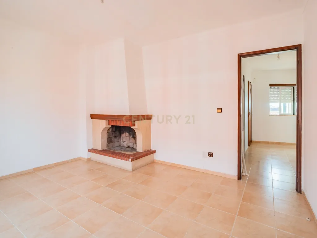 Apartamento T2 no Centro da Marinha Grande - Image 2