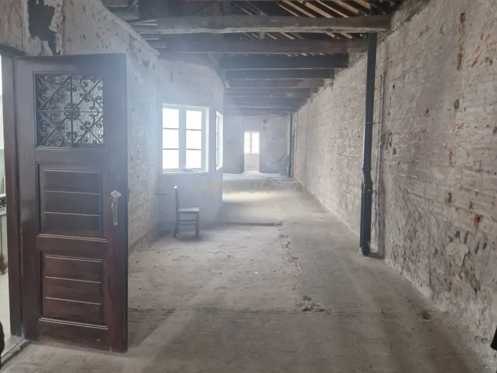 Espaçosa Propriedade para Recuperação no Coração do Porto - Image 5