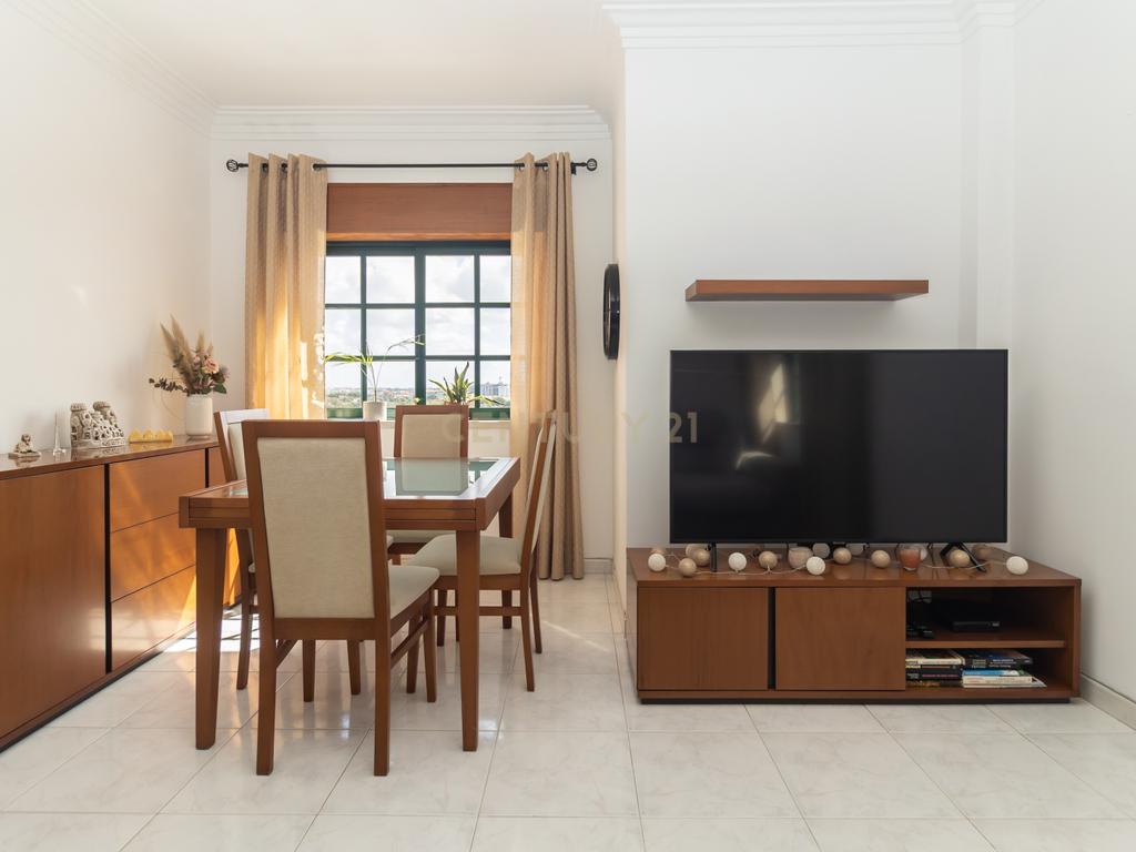Apartamento T2 com Parqueamento, Elevador, Pronto a Habitar – Uma Oportunidade a Não Perder - Image 17
