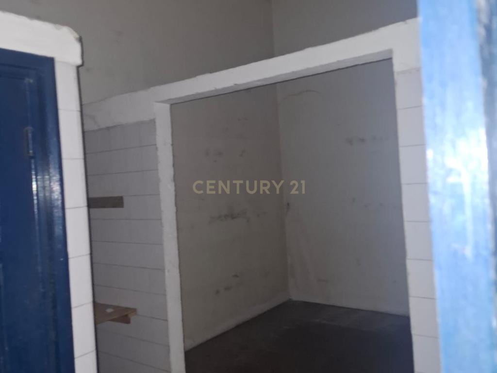 Arrenda-se Cave com 515m² e rampa de acesso – ideal para oficinas ou negócios – Portalegre - Image 5