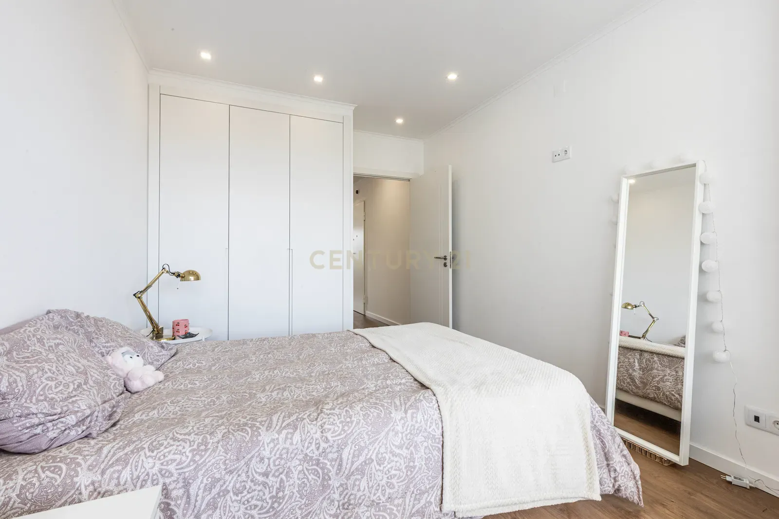 Apartamento T3 Totalmente Renovado com Excelente Localização em Lisboa - Image 17