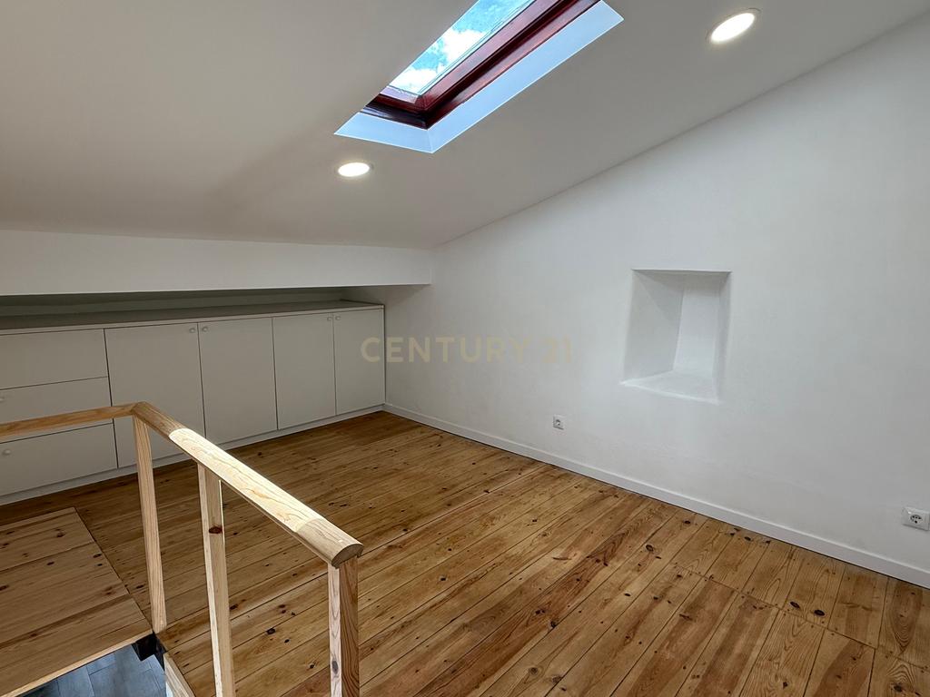 Apartamento T1+1 remodelado - Image 11